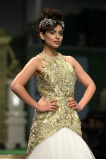 Kangna Ranaut walk the ramp for Shantanu Goenka at Wills India Fashion Week 2011 on 10th Oct 2011 (116).JPG
